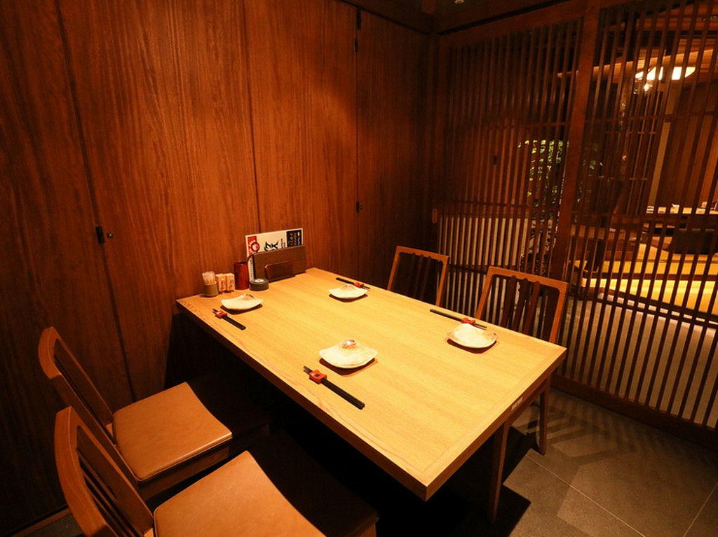 プライベートからグループでの宴会まで、対応可能な個室空間