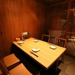 プライベートからグループでの宴会まで、対応可能な個室空間