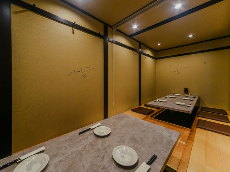 小上がりの掘りごたつ席で、ゆっくりくつろぐ至福の時間