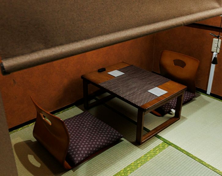 静かな空間で楽しむ神戸牛、二人だけの贅沢な夜に