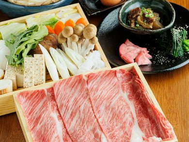 肉の旨みと卵のまろやかさが織り成す贅沢な余韻『極上　神戸ビーフすき焼きコース』
