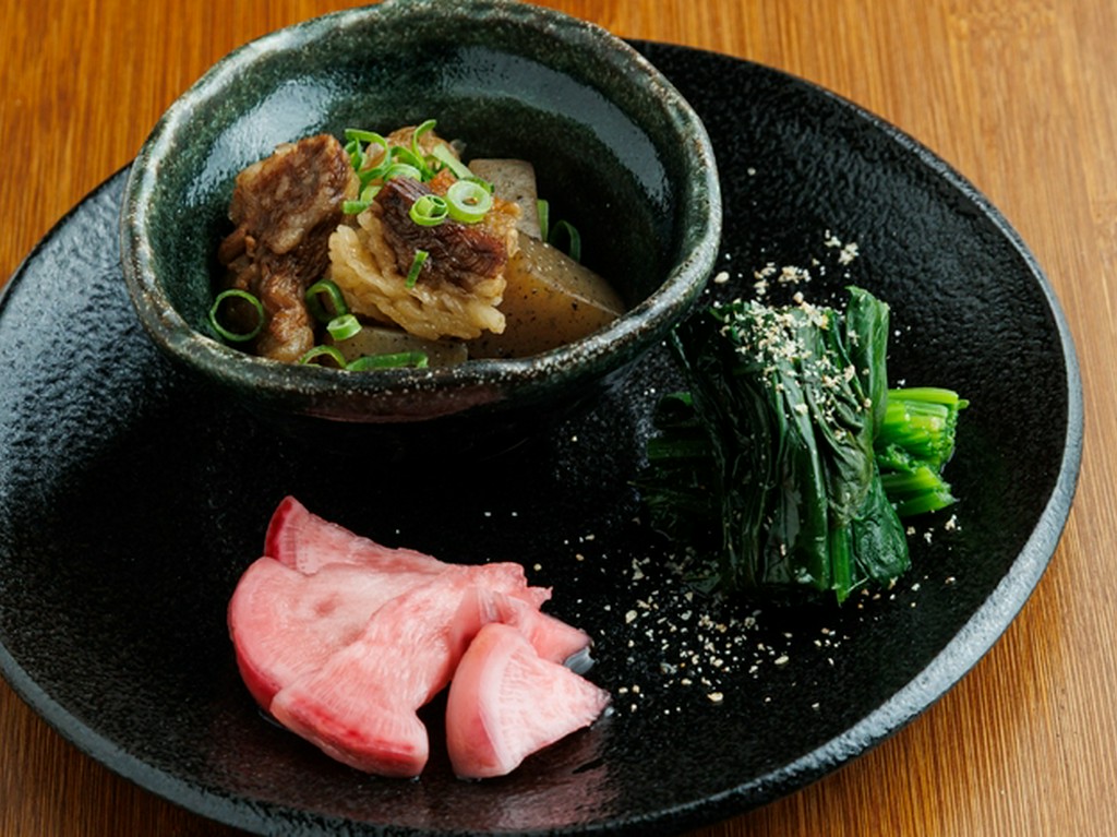 訪れる日ごとに変わる、一期一会の美味『神戸ビーフを使った前菜』