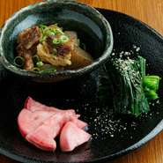 贅沢に神戸ビーフを使った前菜は、その日の仕入れに応じて炊き合わせや焼き物など多彩に変化。訪れるたびに新しい表情の神戸牛を楽しめる、季節感あふれる一皿です。