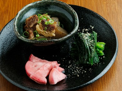 訪れる日ごとに変わる、一期一会の美味『神戸ビーフを使った前菜』