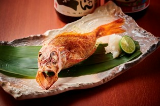 見た目と味わいを兼ね備えた"これぞ原始焼”の『カサゴ』