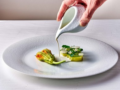 独創的な世界観を心ゆくまで味わえるディナーコース『Opus』