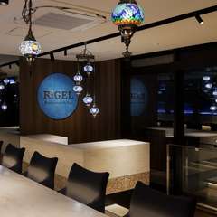 青を基調としたお洒落バーカウンター