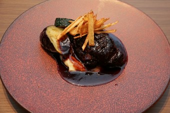 豊西牛ほほ肉の赤ワイン煮