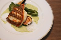 その日に市場から届いたお魚を相性の良い調理法で。