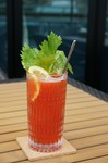 蛤のエキスが入ったトマトジュースに自家製リモンチェッロを合わせクセのある1杯