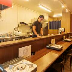 カウンターメインの大衆酒場