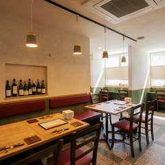 雰囲気を大切に。“モダンなイタリアン”をイメージした店内