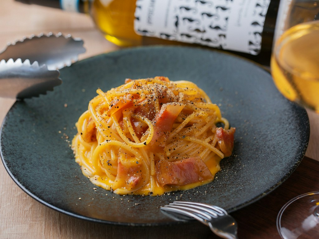 ローマ産の食材を使用。シェフ渾身の逸品『スパゲッティ・カルボナーラ』