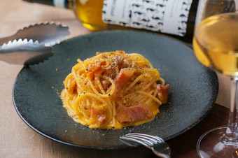 ローマ産の食材を使用。シェフ渾身の逸品『スパゲッティ・カルボナーラ』