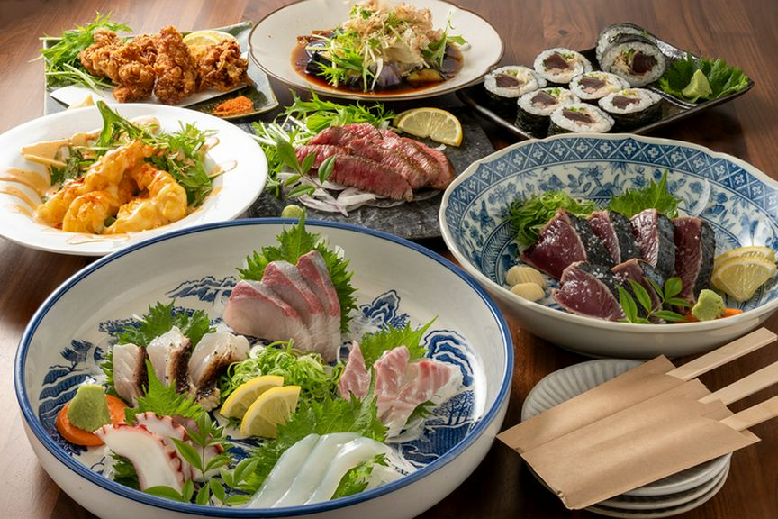 高知の名物料理の数々と、居酒屋料理をお楽しみください。