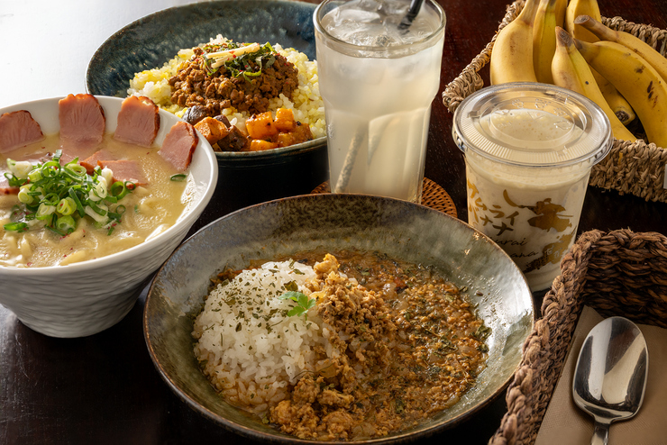 一家当地美食咖啡馆，您可以在这里品尝到高知县的食材。