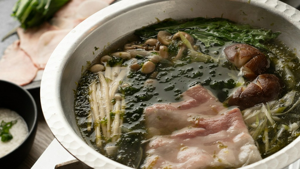 熟成させた牛たん薄切りをとろろつけだれで食べる『名物牛たんしゃぶコース』