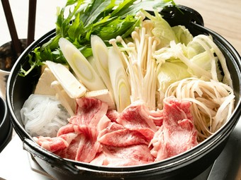 霜降りの和牛ロースを存分に味わう『極み和牛すき焼きコース』