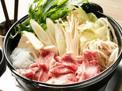 霜降りの和牛ロースを存分に味わう『極み和牛すき焼きコース』