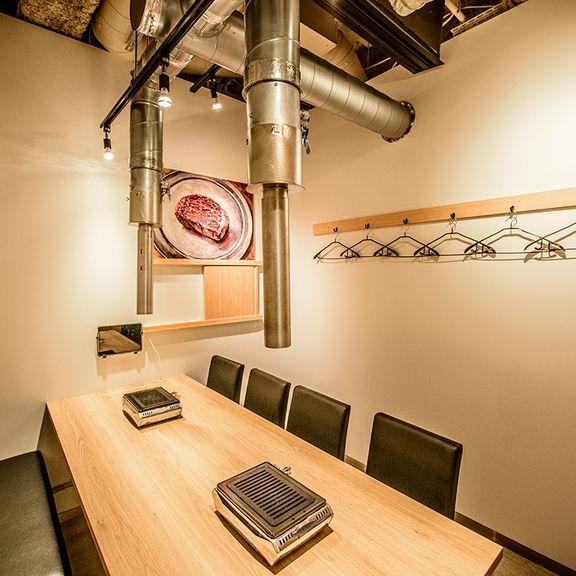 周囲を気にせずお過ごしいただける個室席をご用意しております