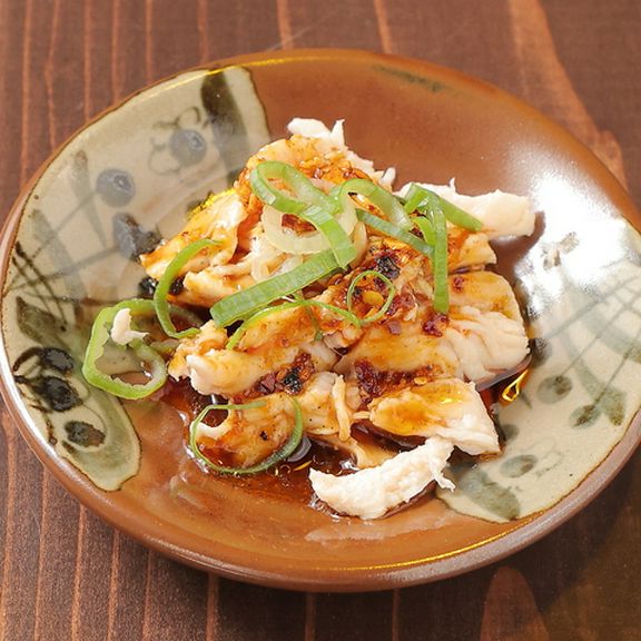 旨辛ダレが食欲そそる！名物よだれ鶏