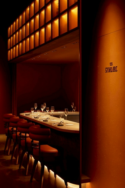 有名デザイナーが手がけた上質な空間で、非日常のひとときを