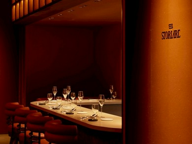 有名デザイナーが手がけた上質な空間で、非日常のひとときを