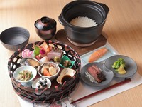 明太子の食べ放題付き。多彩な料理を楽しめる『籠膳』