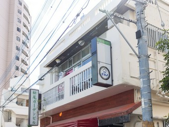 仕事帰りの一杯や週末の食事処として、思い思いに使い分ける