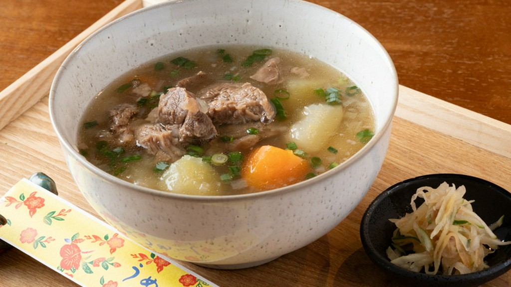 黒島から心を込めた一杯を。黒毛和牛を「黒島の塩」でじっくり煮込んだ、旨み溢れる絶品『牛汁』