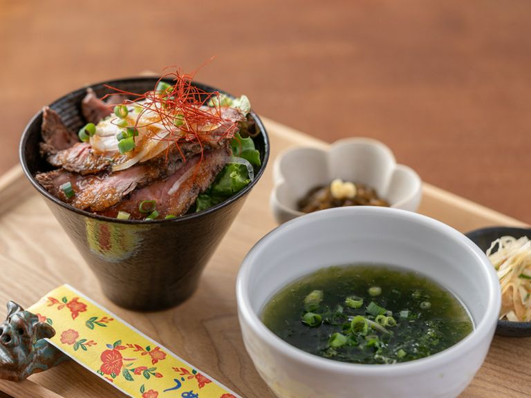 『ローストビーフ丼』