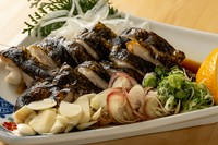 土佐の珍味「ウツボ」を、タタキでお召し上がり下さい。