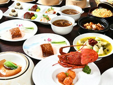 政府接待所の技を円卓で。フカヒレや北京ダックを囲む贅沢会食