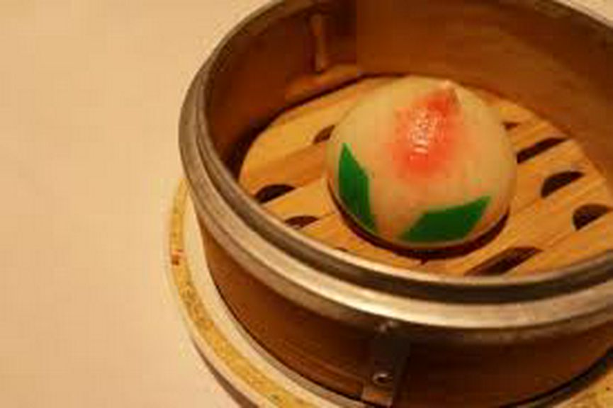 記念日・誕生日に！桃まんでお祝い。名匠の料理を囲む特別な円卓