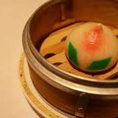 記念日・誕生日に！桃まんでお祝い。名匠の料理を囲む特別な円卓