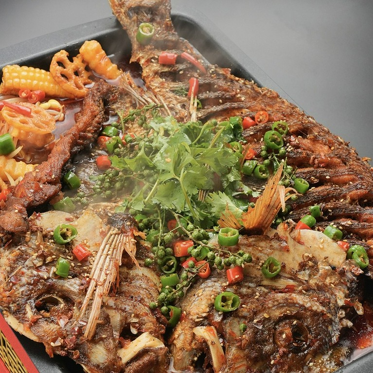 焼き魚の四川風激辛煮込み