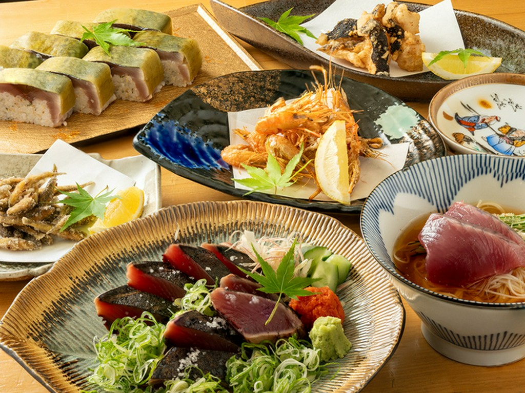 お酒がすすむ逸品、2時間飲み放題コース(3名様～)も承ります。