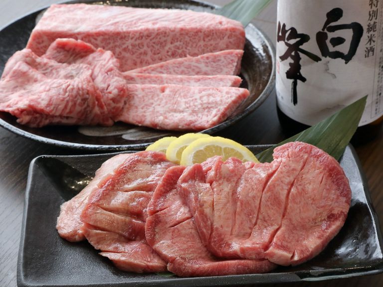 仙台発祥のひと手間を加えた製法をそのままに、牛たん焼きを提供