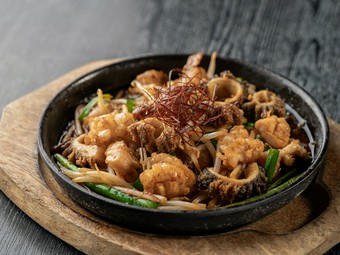 定番からホルモン料理まで。お酒が進む『アラカルト』