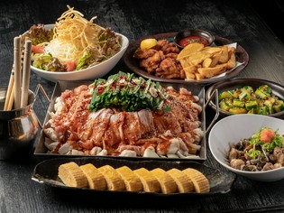 新鮮なもつを使った逸品。季節でも異なるお楽しみを提供