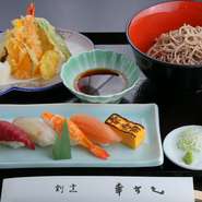 一軒で三様のスタイルを楽しめ、幅広いデートに向きます。誕生日や結婚記念日には奥座敷がオススメで、季節の会席の滋味深さは記憶に残る美味と幸せな時間に。川越グルメを気軽に楽しみたいときは和食堂へどうぞ！