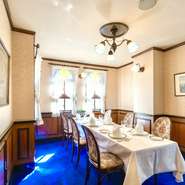 卒業・就職といった節目には、伝統的なフランス料理を囲み、楽しい時間を過ごしませんか？お食い初めや七五三など、子どもの成長を祝う料理内容の相談も可能。水入らずの時間にふさわしい個室も完備されています。