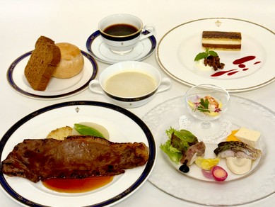 上質な肉の旨みを、秘伝のソースでさらに高める『開港ディナー』