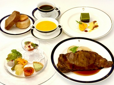 上質な肉の旨みを、秘伝のソースでさらに高める『開港ディナー』