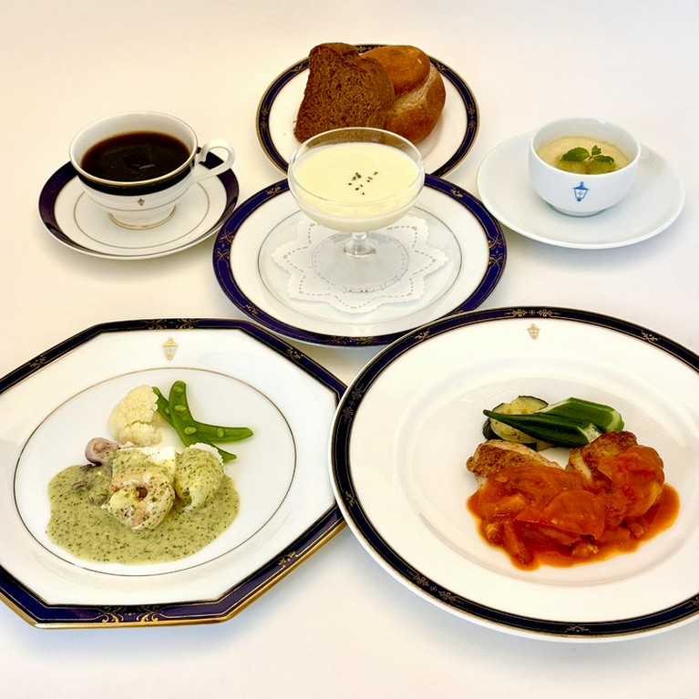 季節の食材を使ったフルコースをカジュアルに楽しめる『十番館ランチ』
