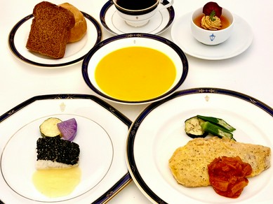 コースをカジュアルに楽しめる『十番館ランチ』
