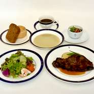 十番館特製シーフードサラダ  根菜飾り
さつま芋のポタージュスープ
＝メイン料理は以下よりお選びください＝
オーストラリア産牛フィレ肉の開化風 60g×2枚