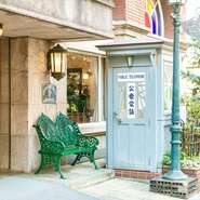 料理をおいしくつくるのはもちろん、感動を与えられるような料理を完成させることが目標。訪れてくれたゲストとのコミュニケーションを通して、より愛情を注ぎ料理を手掛けられています。