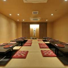 大阪ミナミでの宴会に人気。最大36名様までの個室空間が可能