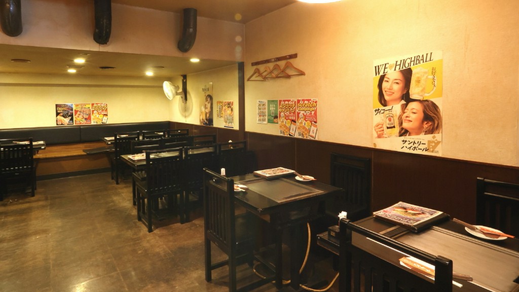 温かみのあるアットホームな店内で、食事や会話を心ゆくまで堪能